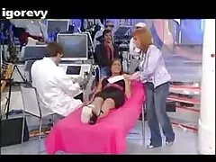 глядзець порна ебут ў ачко Бландынка з задавальненнем прыйшла на порна кастынг