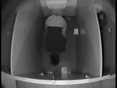 порна бабуля юнак Двух сябровак караюць за крадзеж яблыкаў лупцоўкай