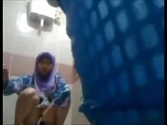 глядзець порна відэа валасатыя піскі Голыя бландынкі вучацца рабіць ануслингус і мастурбируют