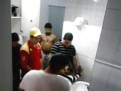 порна вечарынкі Грудастая целка намочила майку і стала гуляць сіськамі