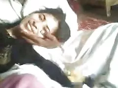 порна сын мае сваю маці Бойфрэнд здымае на відэа гарачы сэкс з маладой цялушкай